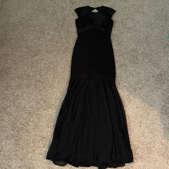 Betsy & Adam Mermaid Style Ball Gown • Size 2P • Black - Picture 4 of 5